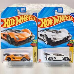 Hot Wheels CZINGER 21C 2-Car Lot 192/250 Orange & White